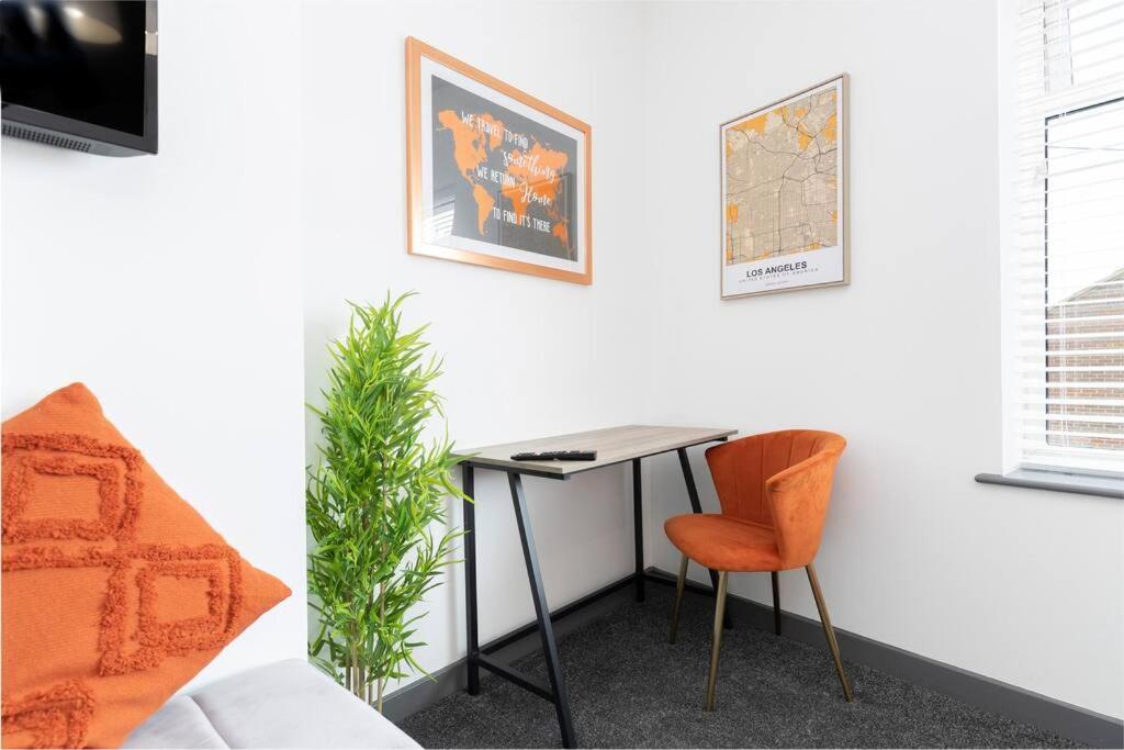 Modern Centrally Located 3 Bed Property With Tvs In Each Bedroom Super Fast Wifi And Crisp White Hotel Linen Hosted By Our Home Short Stays Darlington  Exterior photo