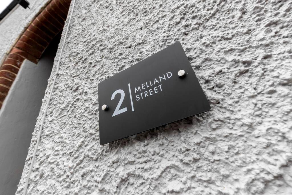 Modern Centrally Located 3 Bed Property With Tvs In Each Bedroom Super Fast Wifi And Crisp White Hotel Linen Hosted By Our Home Short Stays Darlington  Exterior photo
