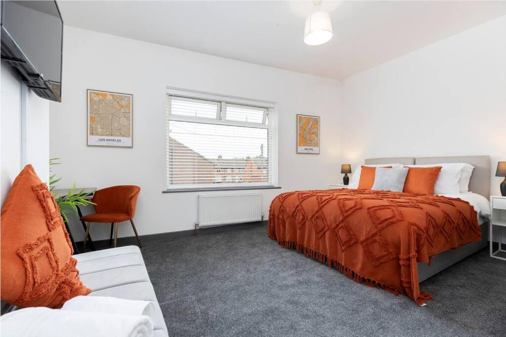 Modern Centrally Located 3 Bed Property With Tvs In Each Bedroom Super Fast Wifi And Crisp White Hotel Linen Hosted By Our Home Short Stays Darlington  Exterior photo